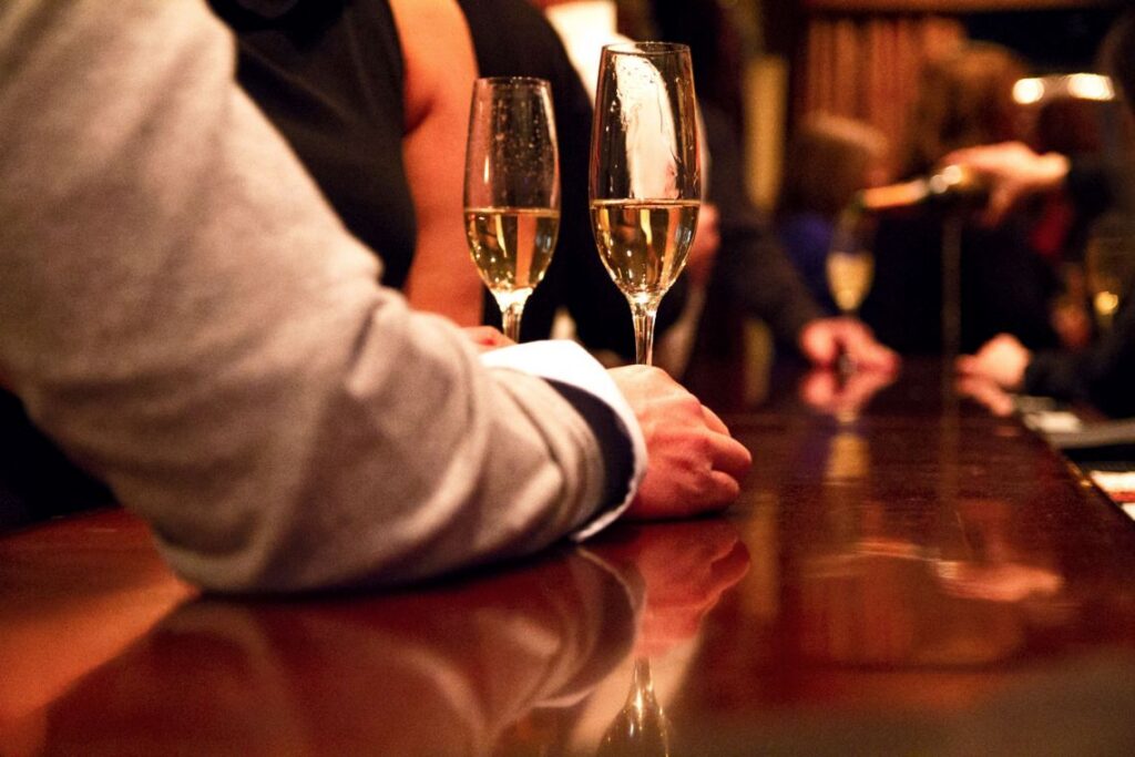 Champagne-at-the-bar