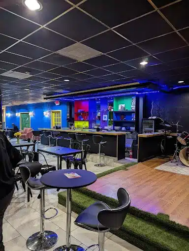 80/20 Eatery & Lounge